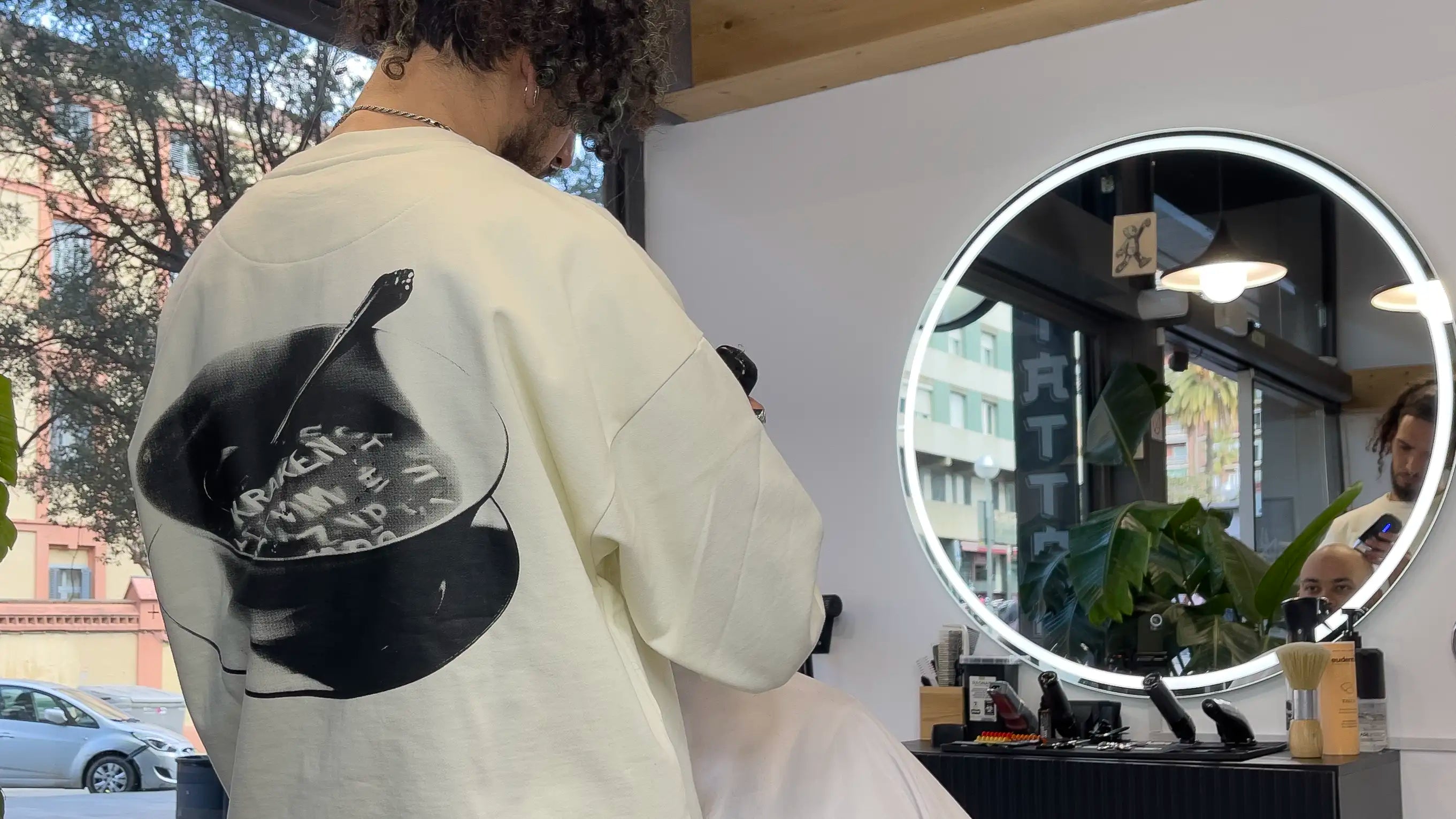 Tendencias Streetwear en Europa Primavera/Verano 2025: El Regreso del 90s y 00s