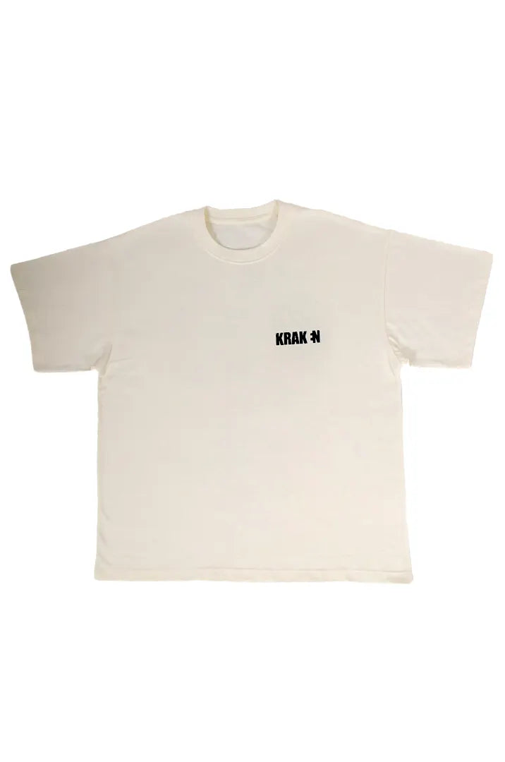 Vista frontal de la Camiseta Mac Miller. Camiseta streetwear oversized con hombros caídos. Algodón 100% orgánico en color Leche de coco