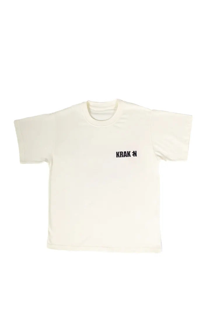 Vista frontal de la Camiseta Kobe Bryant. Camiseta streetwear oversized con hombros caídos. Algodón 100% orgánico en color Leche de coco.