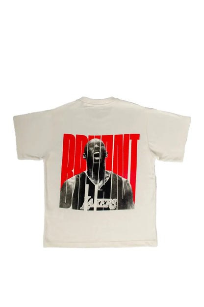 Vista trasera de la Camiseta Kobe Bryant. Camiseta streetwear oversized con hombros caídos, de algodón 100% orgánico en color Leche de coco.