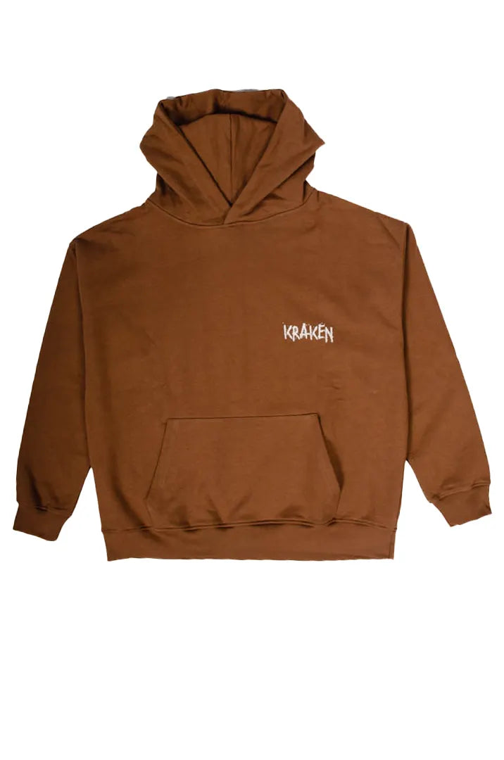 Vista frontal de la Sudadera El Orgullo de tu Papá. Sudadera streetwear oversized con capucha, en color Brownie especial y fabricada con material de felpa perchada 100% algodón.