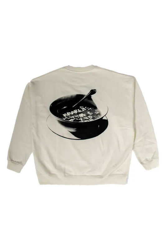 Vista trasera de la Sudadera Sancocho. Sudadera brushed oversized sin capucha, de felpa perchada 100% algodón en color Leche de coco.