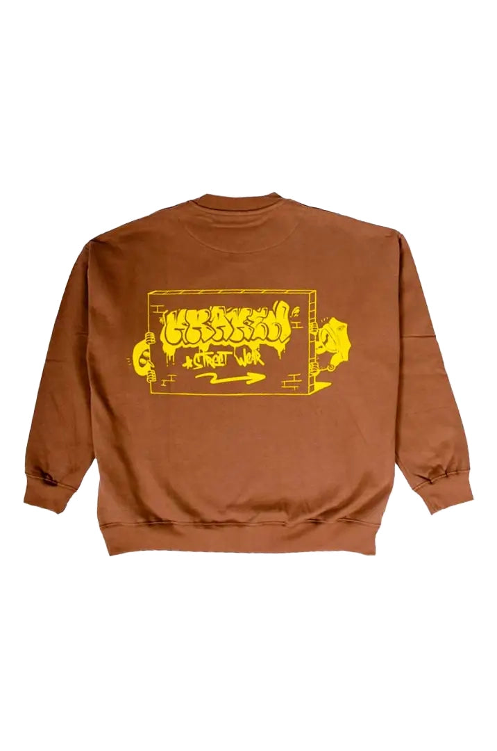 Vista trasera de la Sudadera Tu Tío Paco. Sudadera brushed oversized sin capucha, de felpa perchada 100% algodón en color Brownie especial.